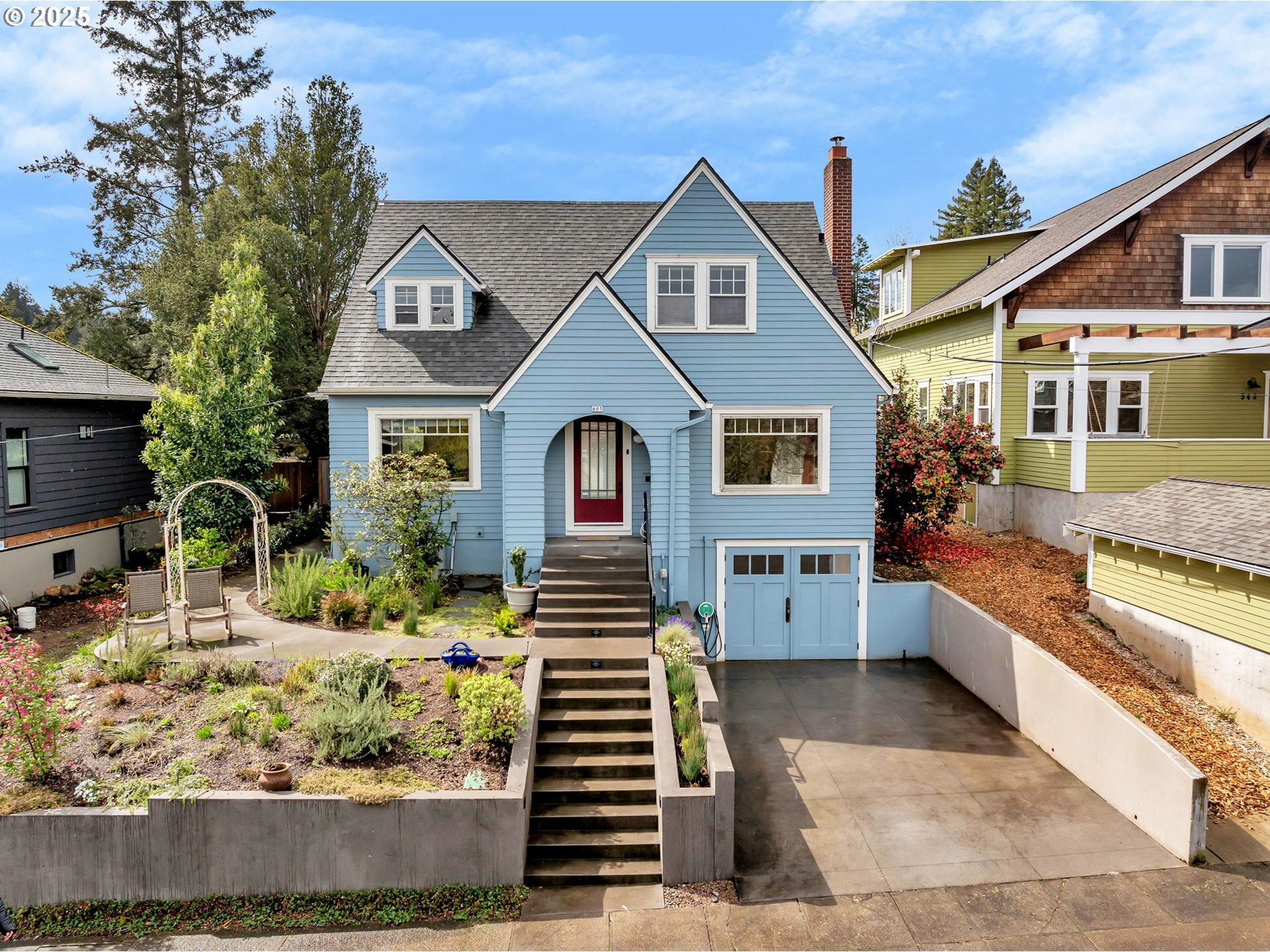 Property Photo: 605 SE 70th Ave OR 97215