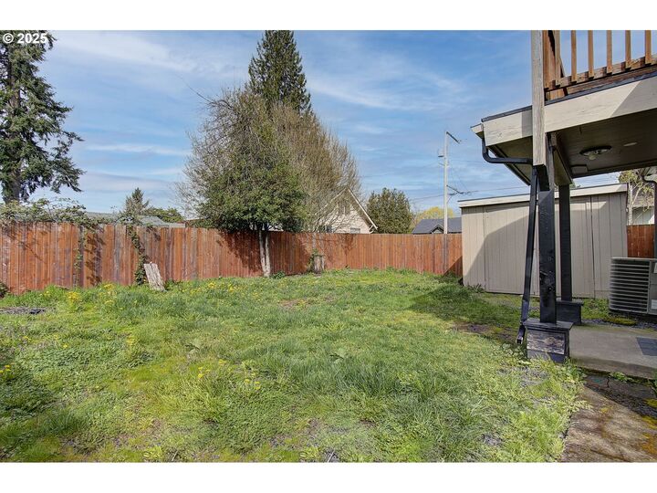 Property Photo:  1910 E 33rd St  WA 98663 