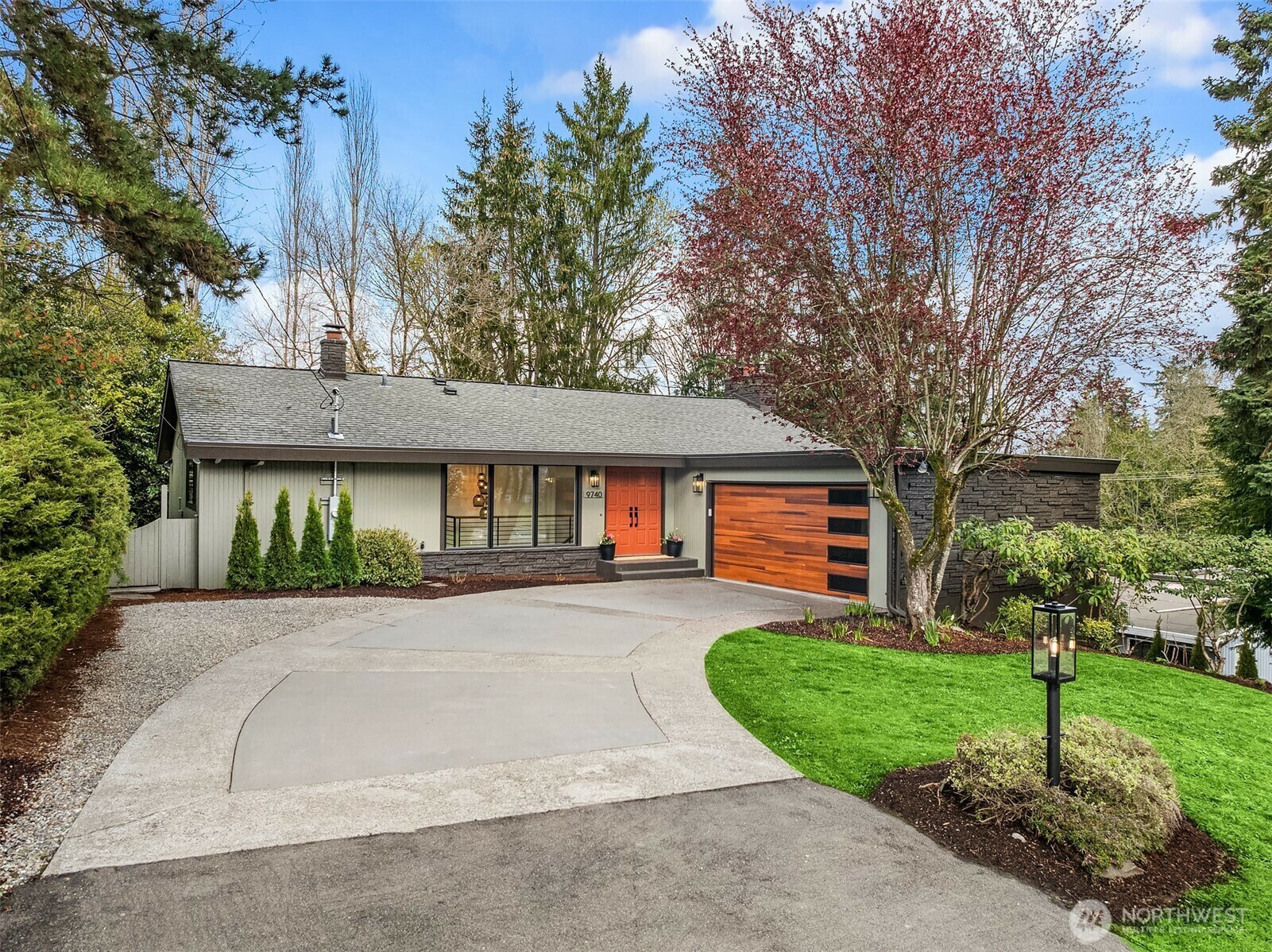 Property Photo: 9740 SE 40th Street WA 98040