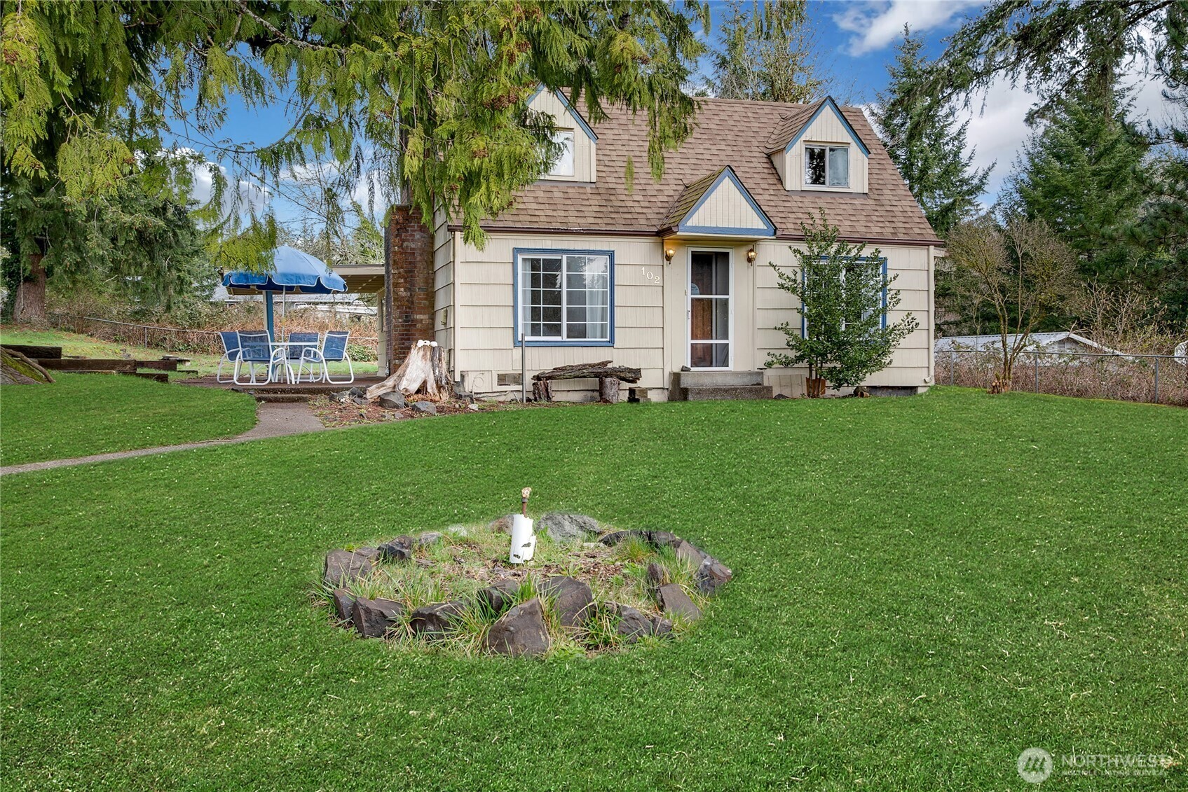 Property Photo: 102 W Poplar St WA 98584