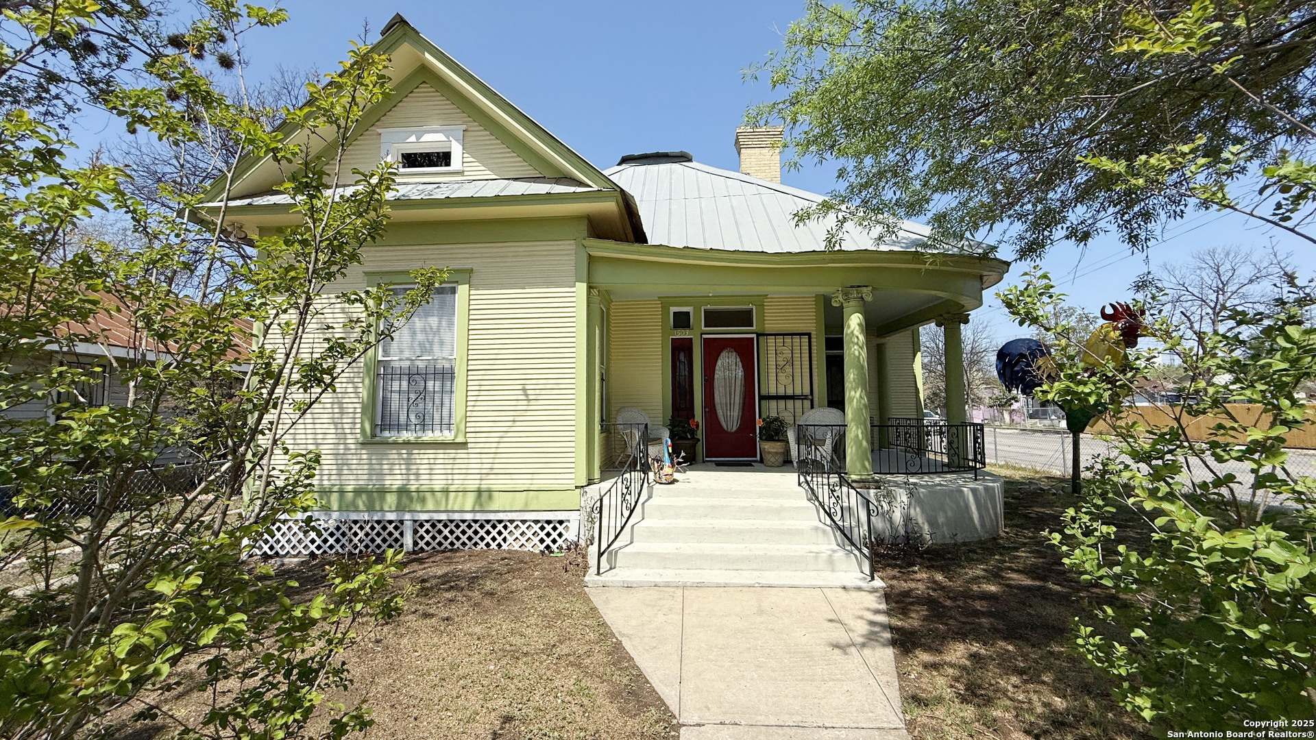 Property Photo: 1503 W Houston TX 78207
