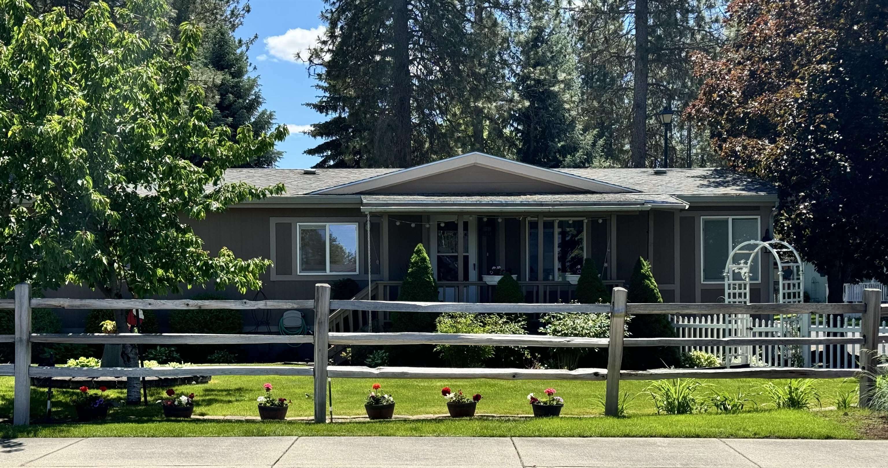 Property Photo: 15026 N Chesapeake Ln WA 99021
