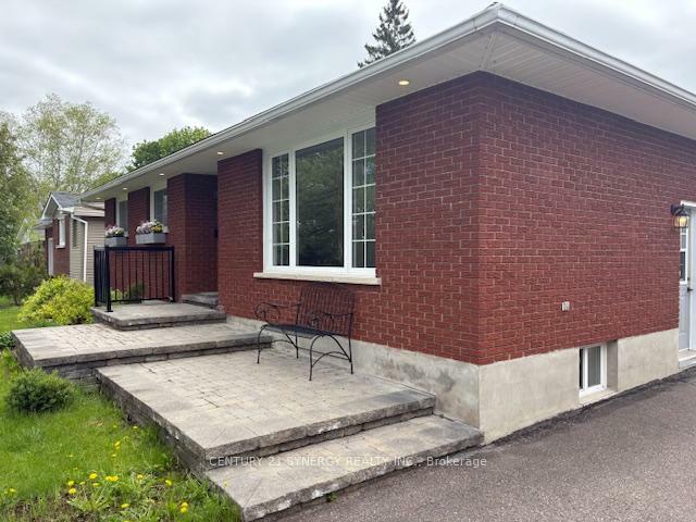 Photo de la propriété:  261 James Avenue  ON K7V 2P1 