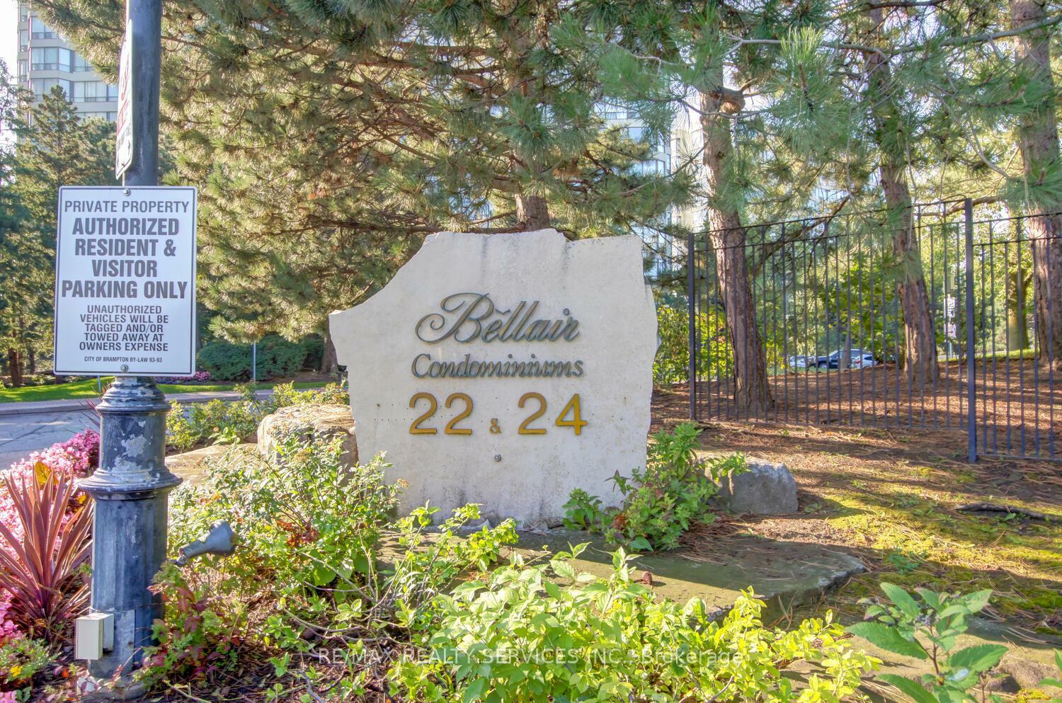 Property Photo: 22 Hanover Road 205 ON L6S 5K7