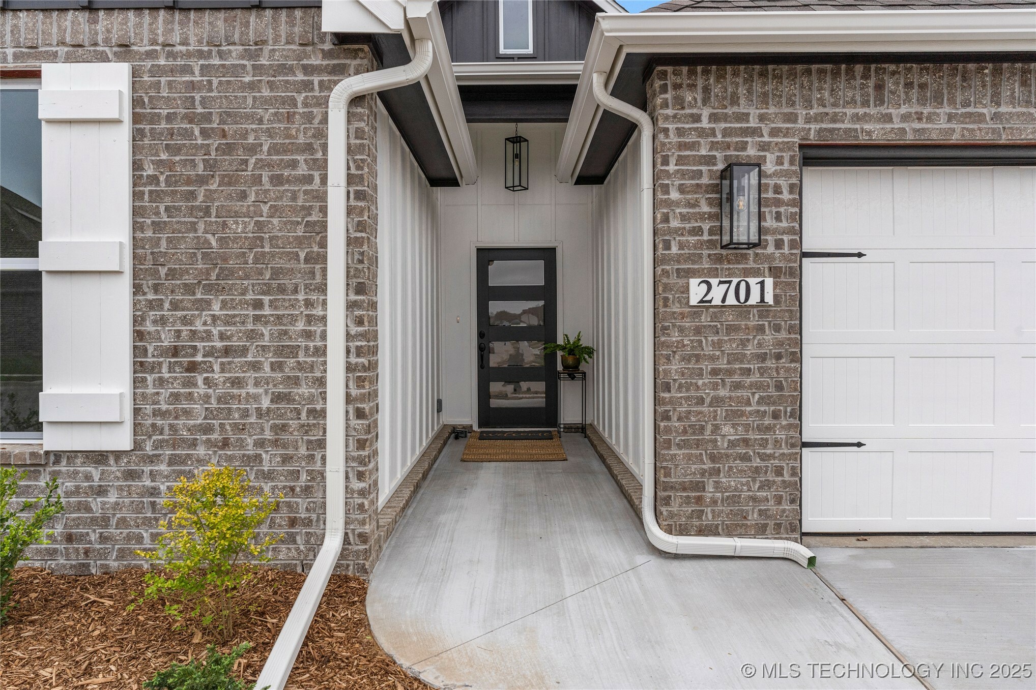 Property Photo: 2701 W Madison Street OK 74012