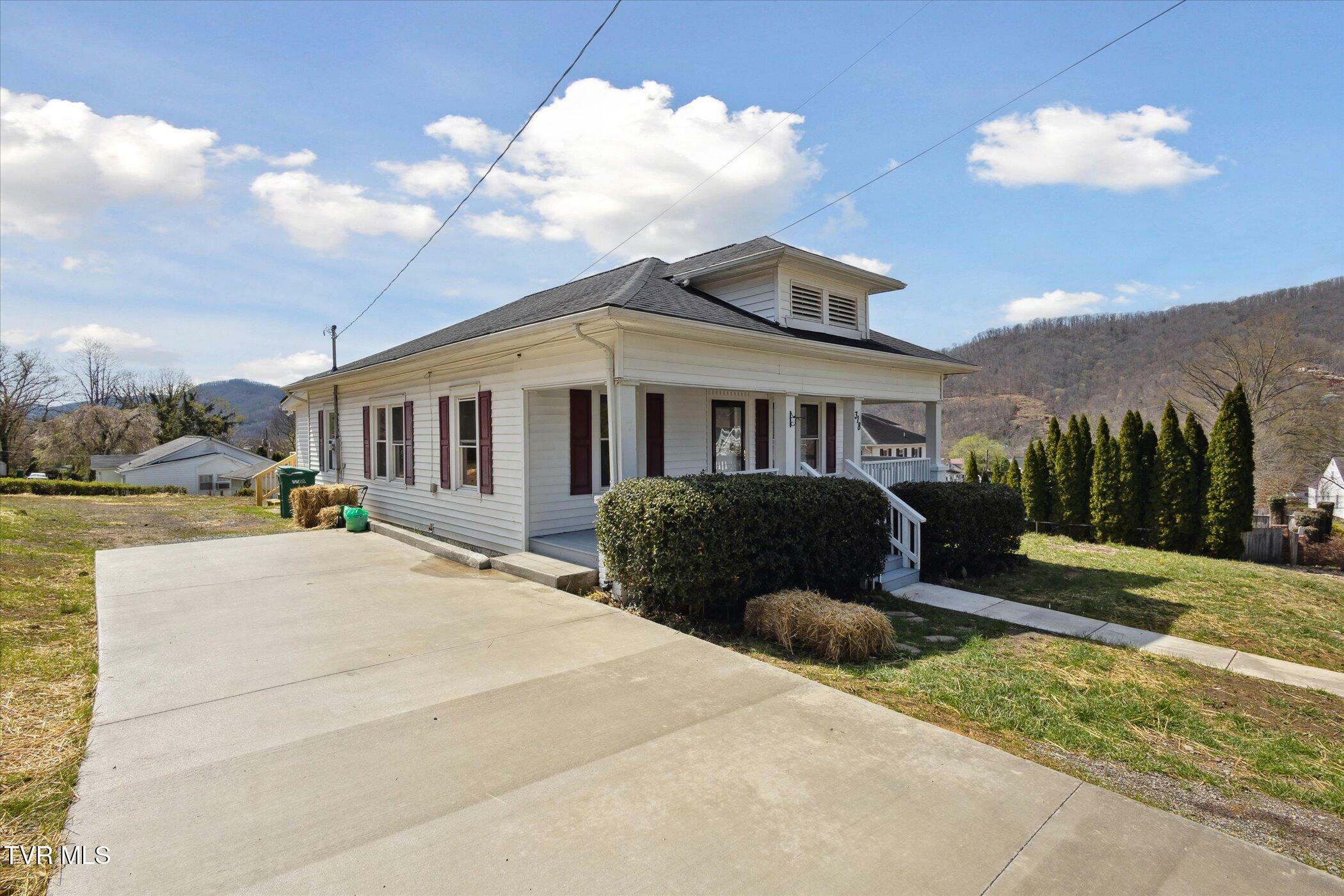 Property Photo: 318 Boyd Street TN 37650