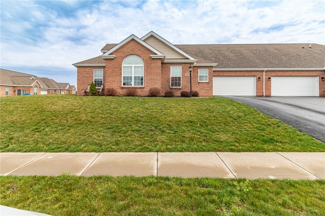 Property Photo: 104 Essex Court PA 16033