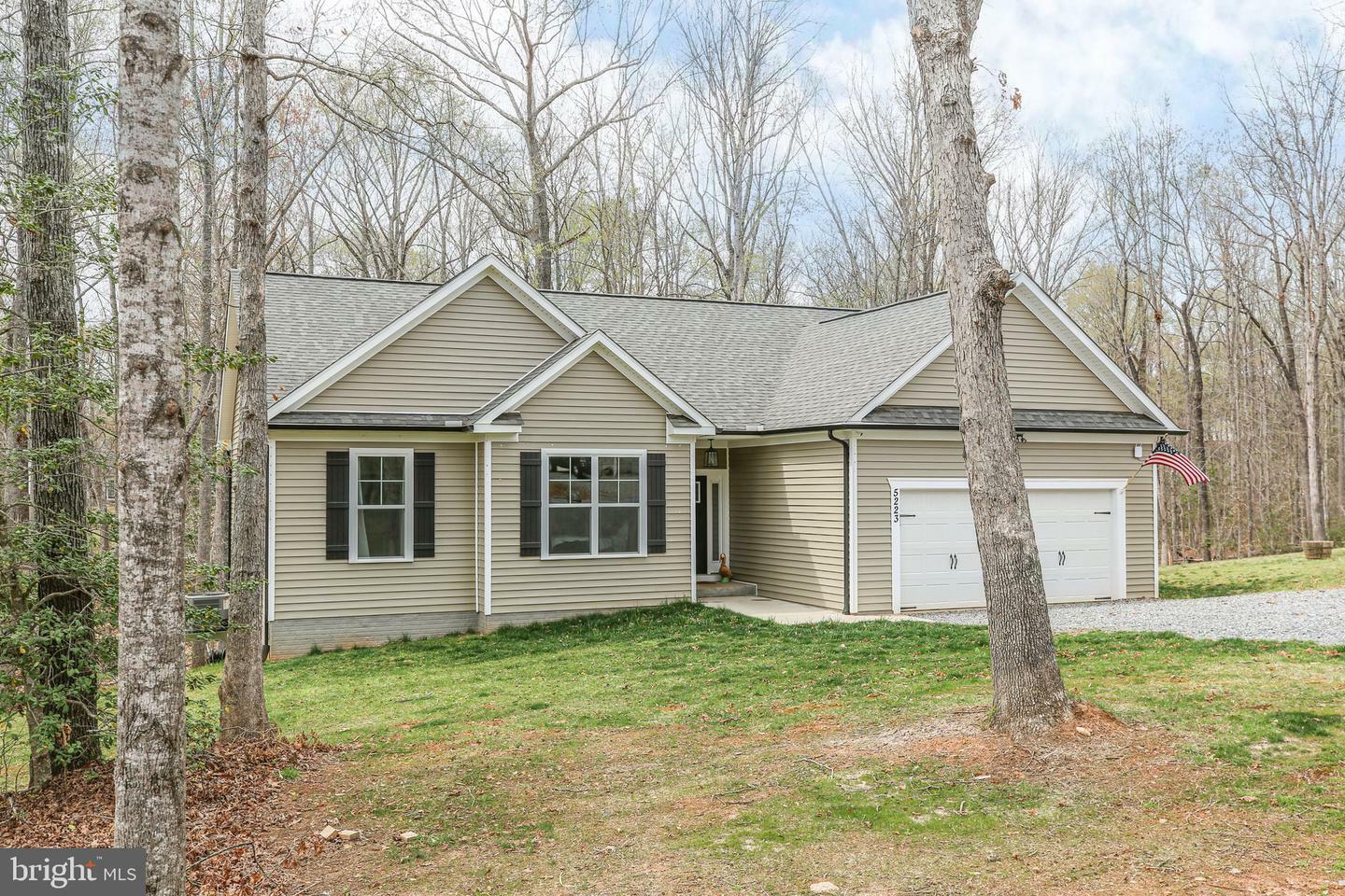 Property Photo: 5223 Wyndemere Circle VA 23117
