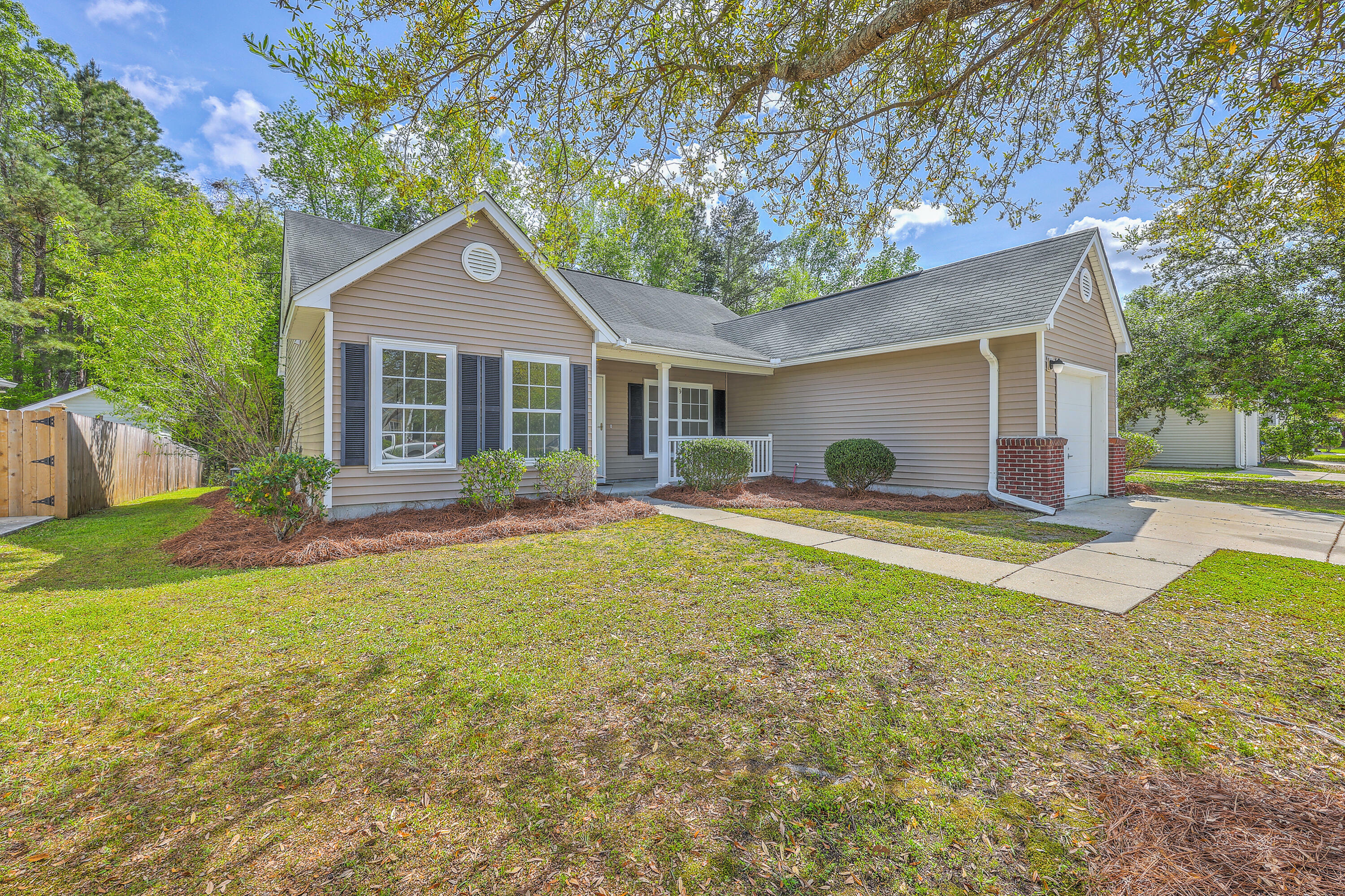 Property Photo: 5033 Thornton Drive SC 29485