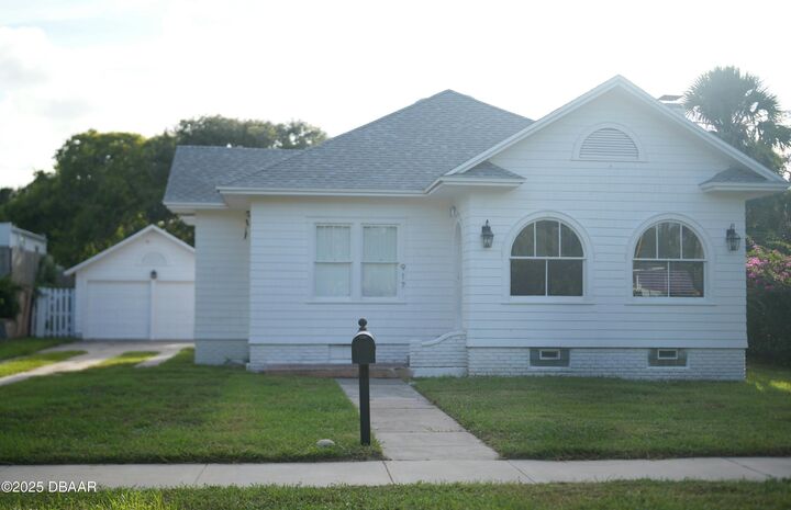 915  917 N Oleander Avenue  Daytona Beach FL 32118 photo