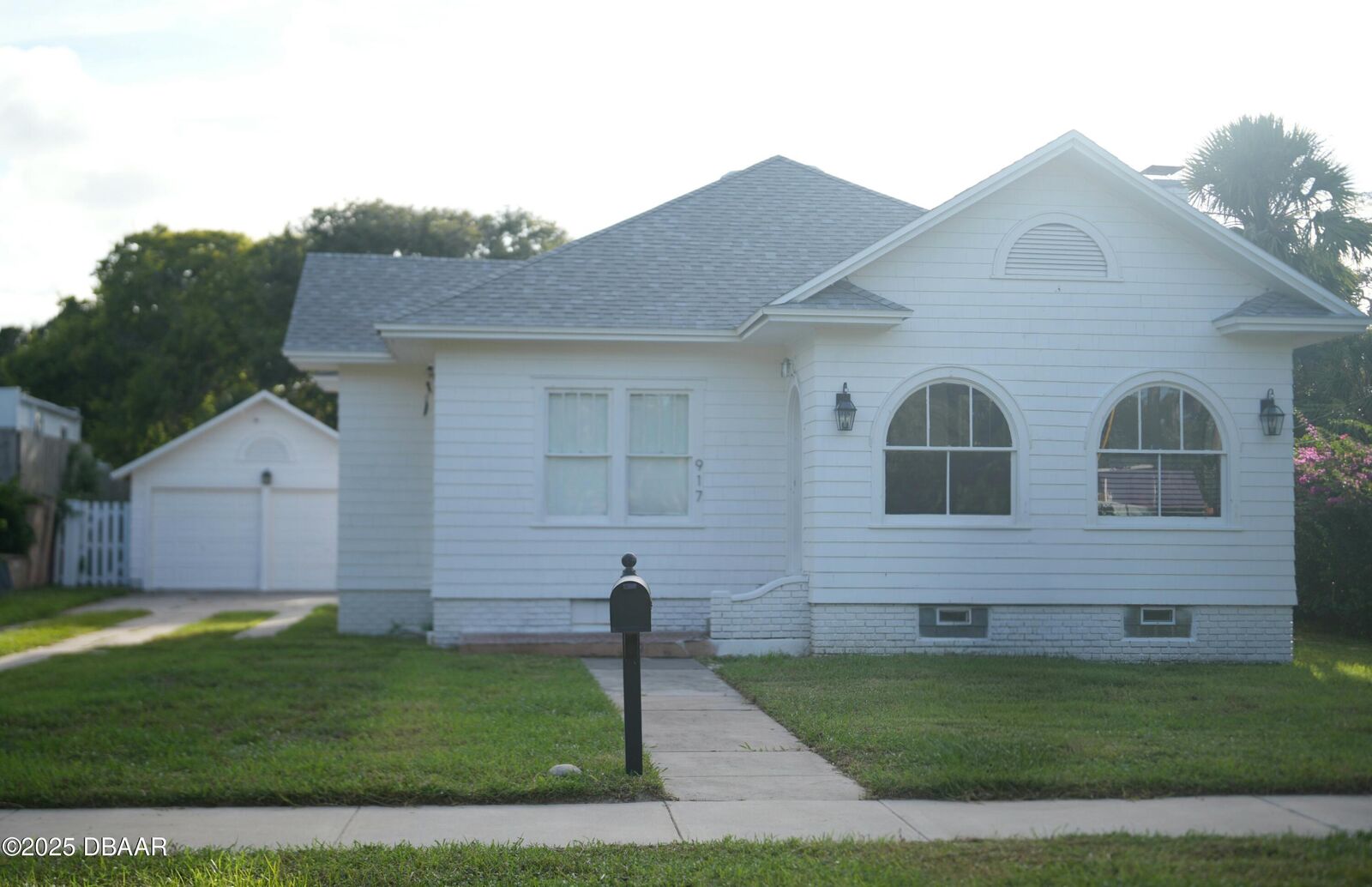 Property Photo:  915  917 N Oleander Avenue  FL 32118 