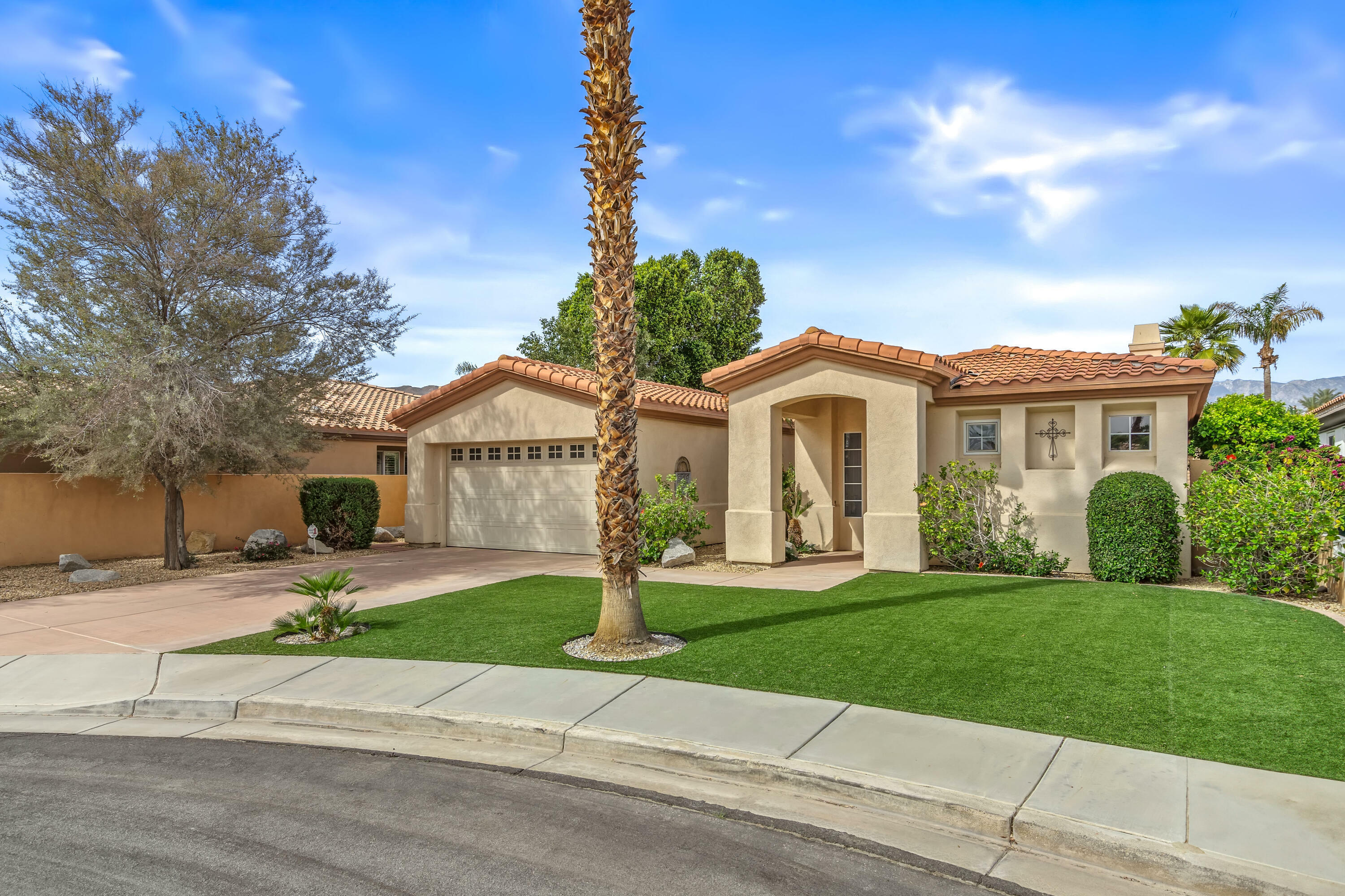 Property Photo: 40533 Palm Court CA 92260