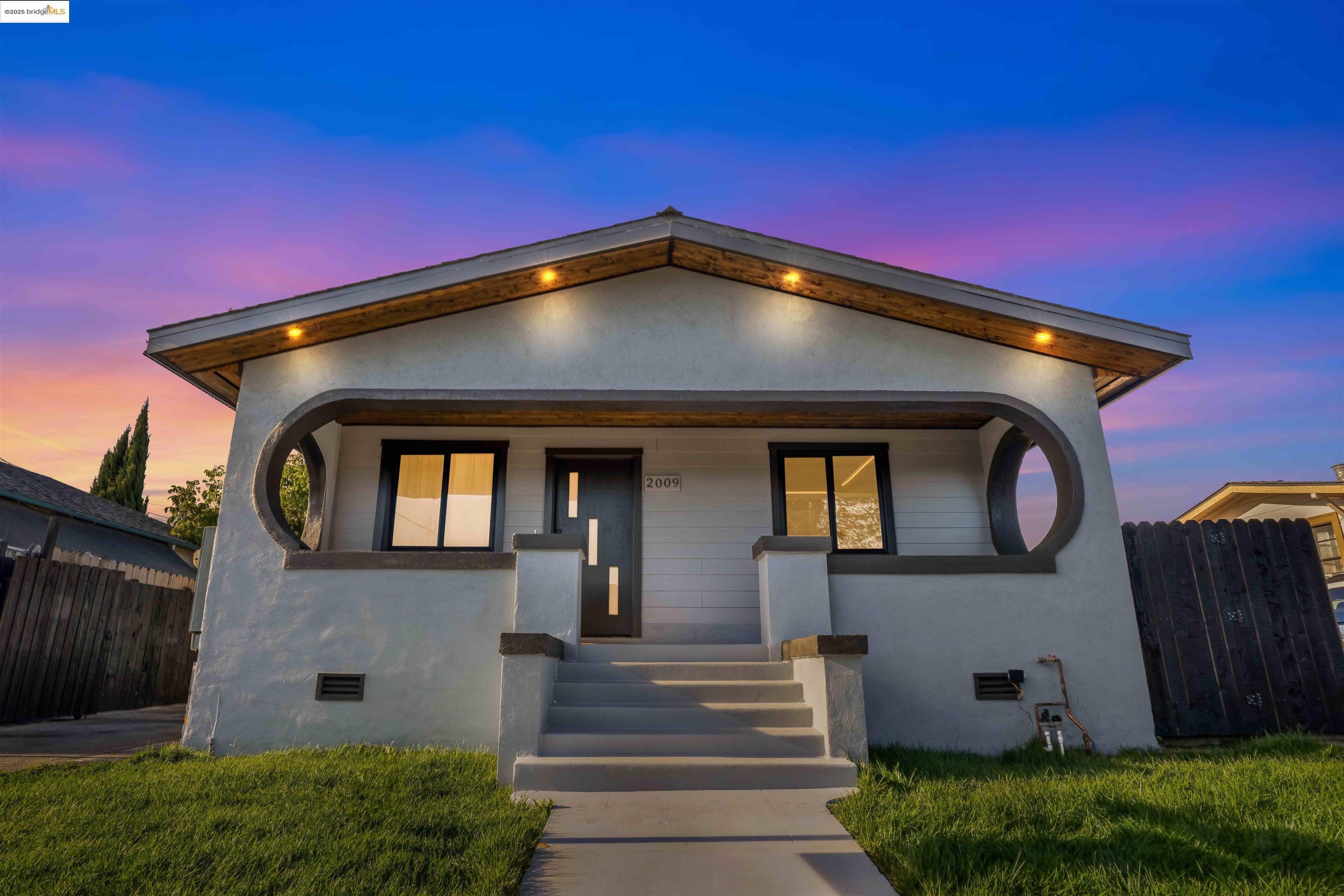 Property Photo: 2009 Auseon Avenue CA 94621