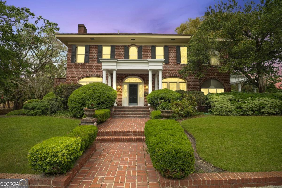 Property Photo:  304 E 44th Street  GA 31405 