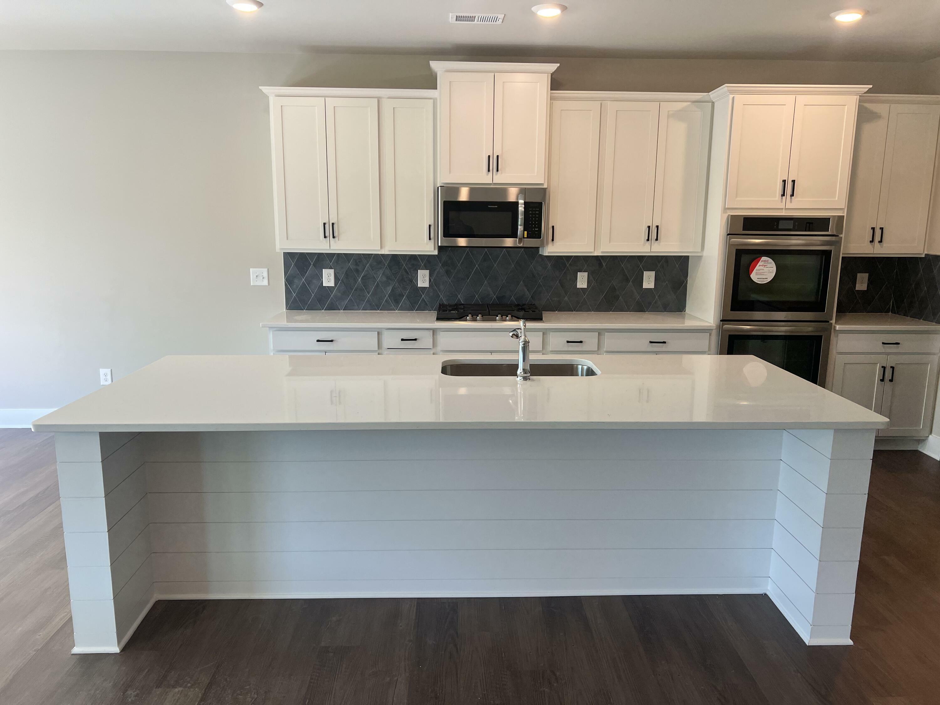 Property Photo: 1608 Firelight Way TN 37363