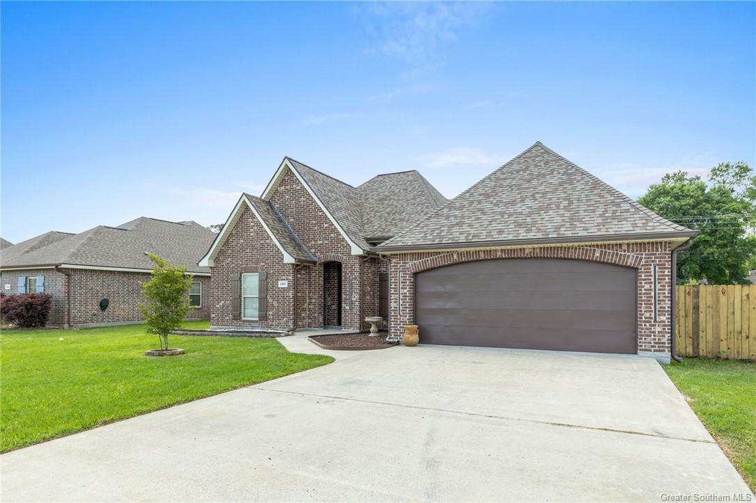 Property Photo: 1327 W Eagle'S Nest Drive LA 70611