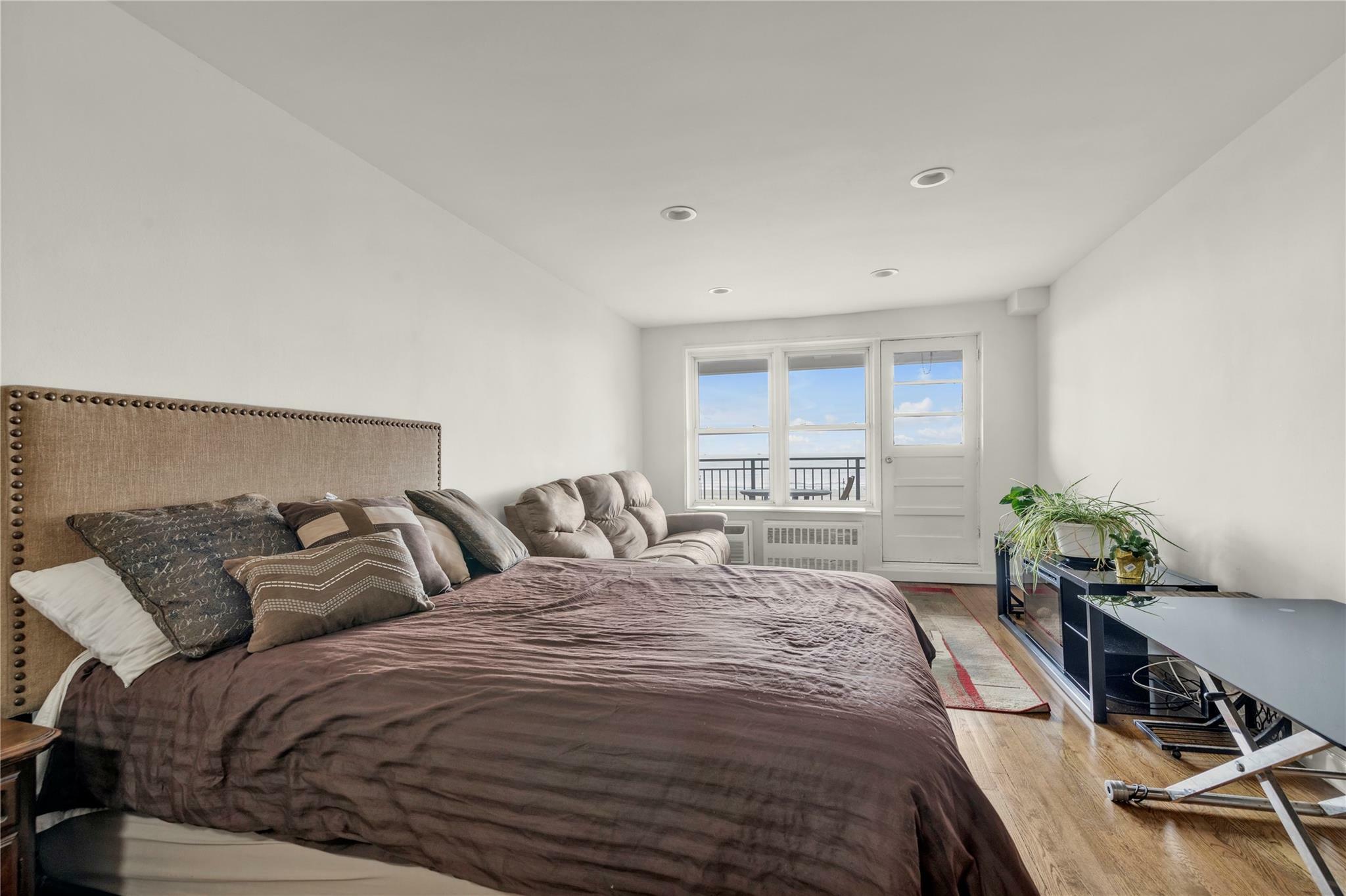 Property Photo: 1 E Broadway 6H NY 11561