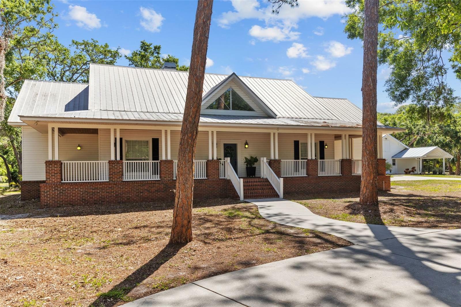 Property Photo: 8303 Double Branch Road FL 33635