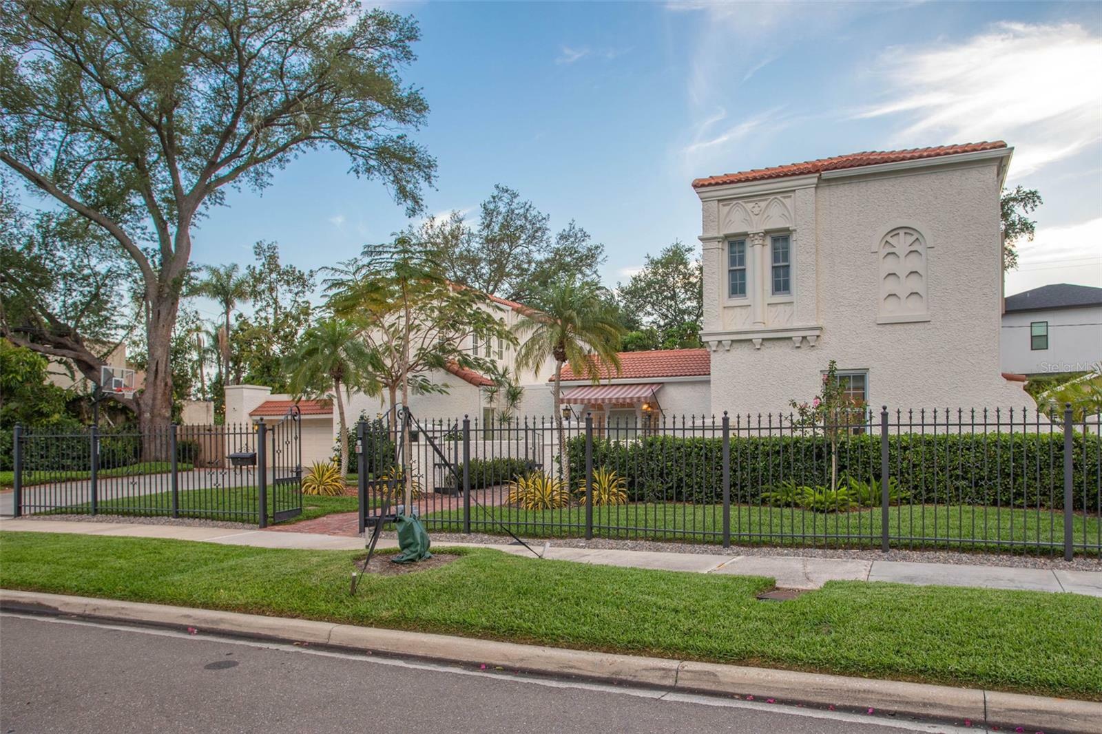 Property Photo: 54 Aegean Avenue FL 33606