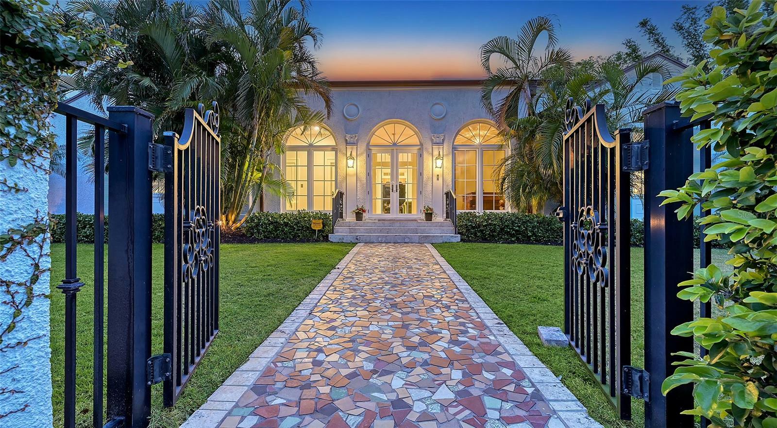Property Photo: 1682 Hawthorne Street FL 34239