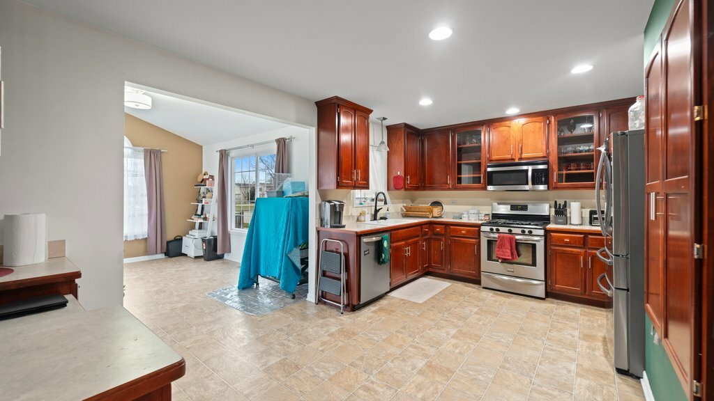 Property Photo: 1302 Gilray Drive IL 60431