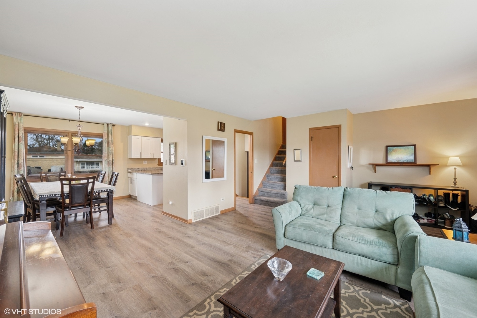 Property Photo: 1361 Marcy Lane IL 60090