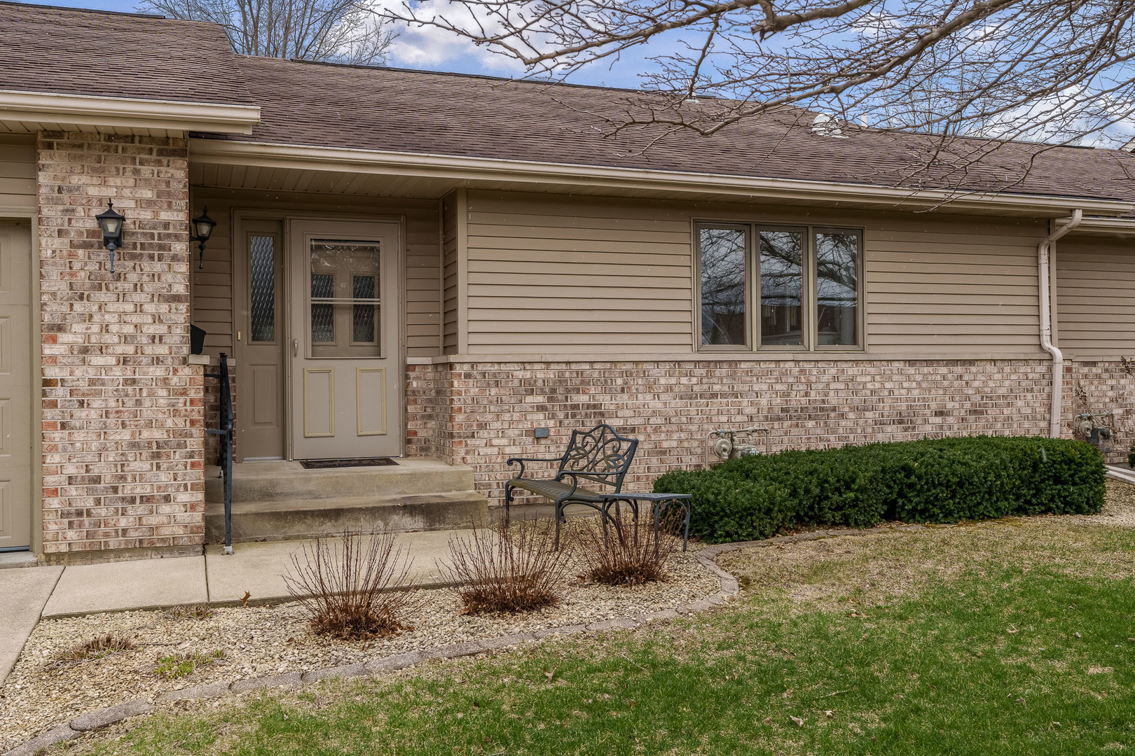 Property Photo: 707 Seminole Drive 2 IL 61032
