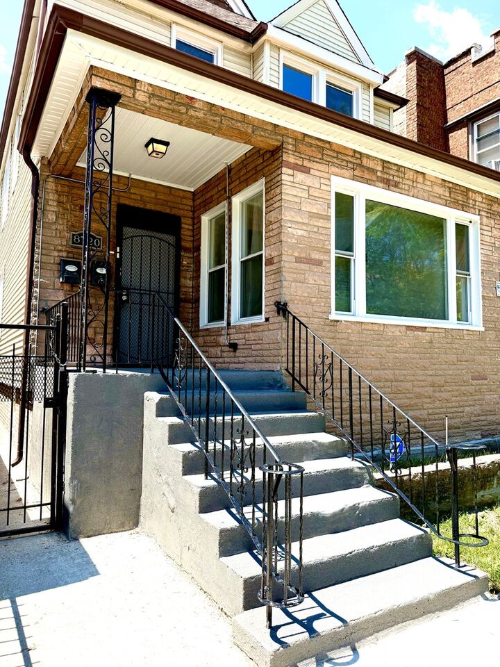 Property Photo:  8720 S May Street  IL 60620 