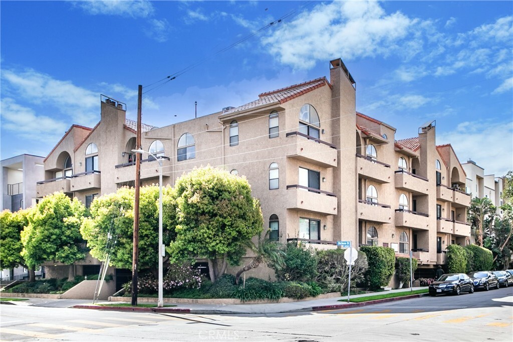 14572 Dickens Street 103  Sherman Oaks CA 91403 photo