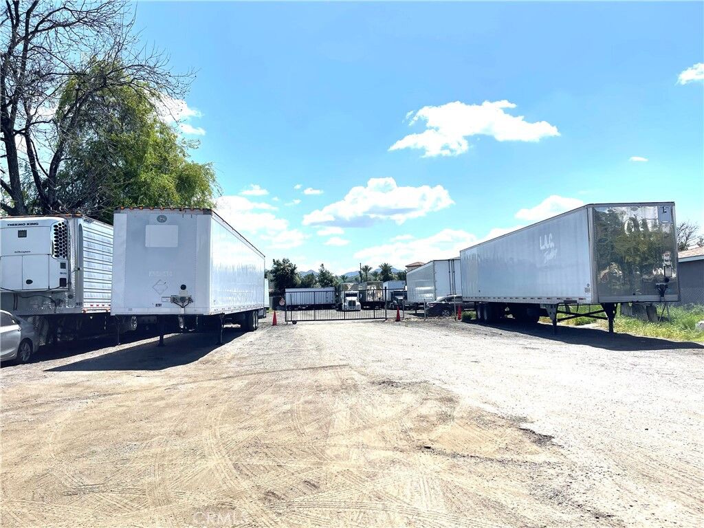 Property Photo:  415 E Caroline Street  CA 92408 