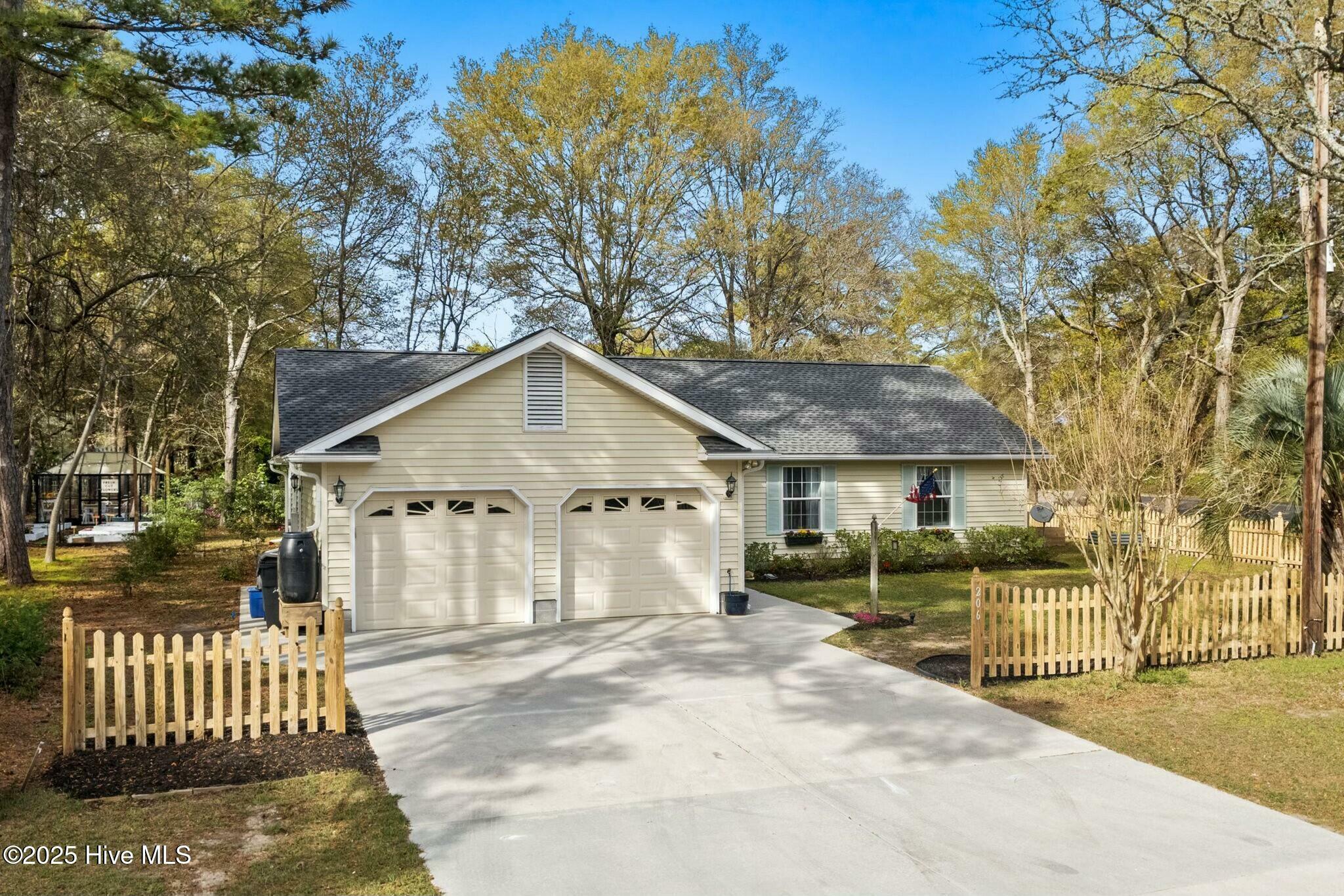 Property Photo: 206 Park Avenue Ext NC 28461