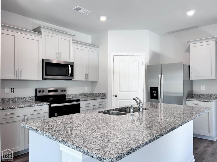 Property Photo: 714 Edgemont Circle AR 72405