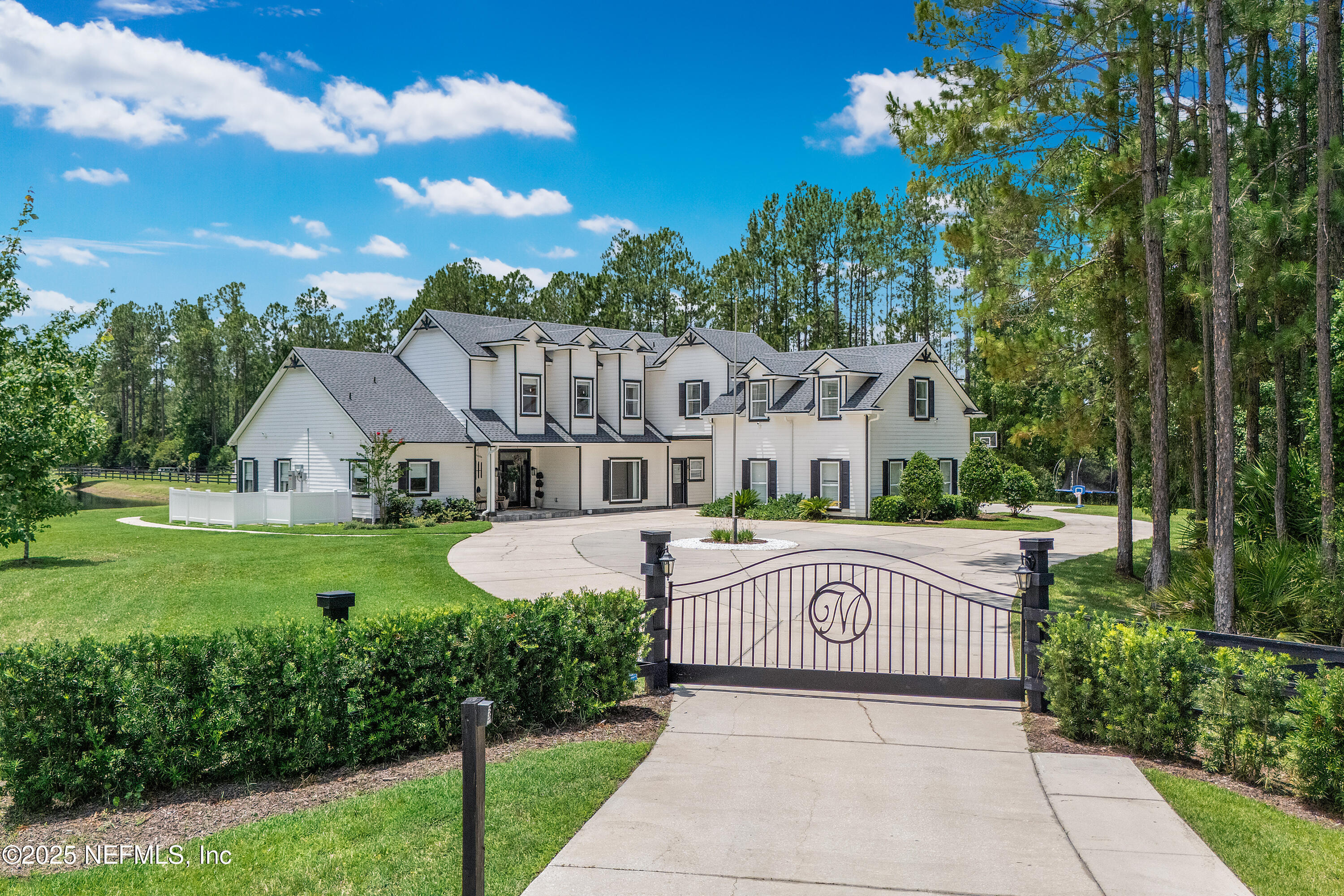 Property Photo:  201 Burghley Avenue  FL 32092 