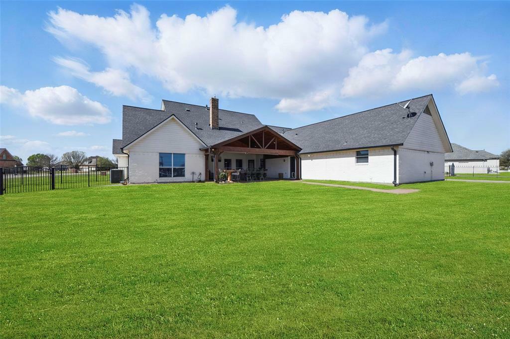 Property Photo: 13101 Willow Tree Court TX 76052