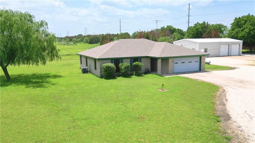 Property Photo:  500 W Birch Street  TX 76640 