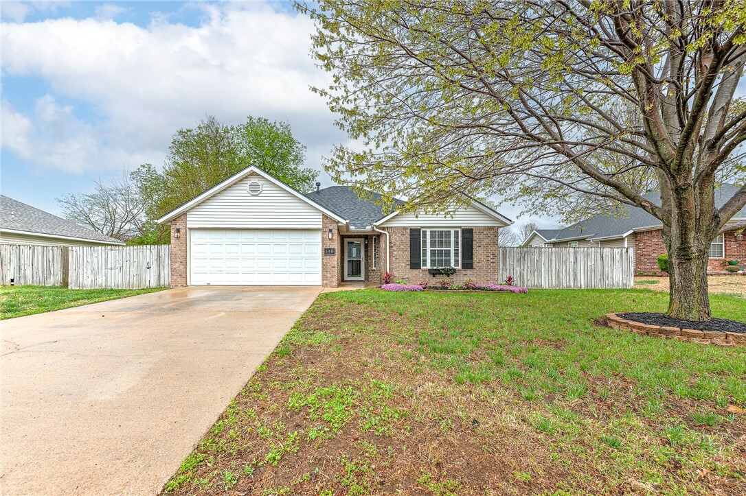 Property Photo:  148 E Rob Street  AR 72730 