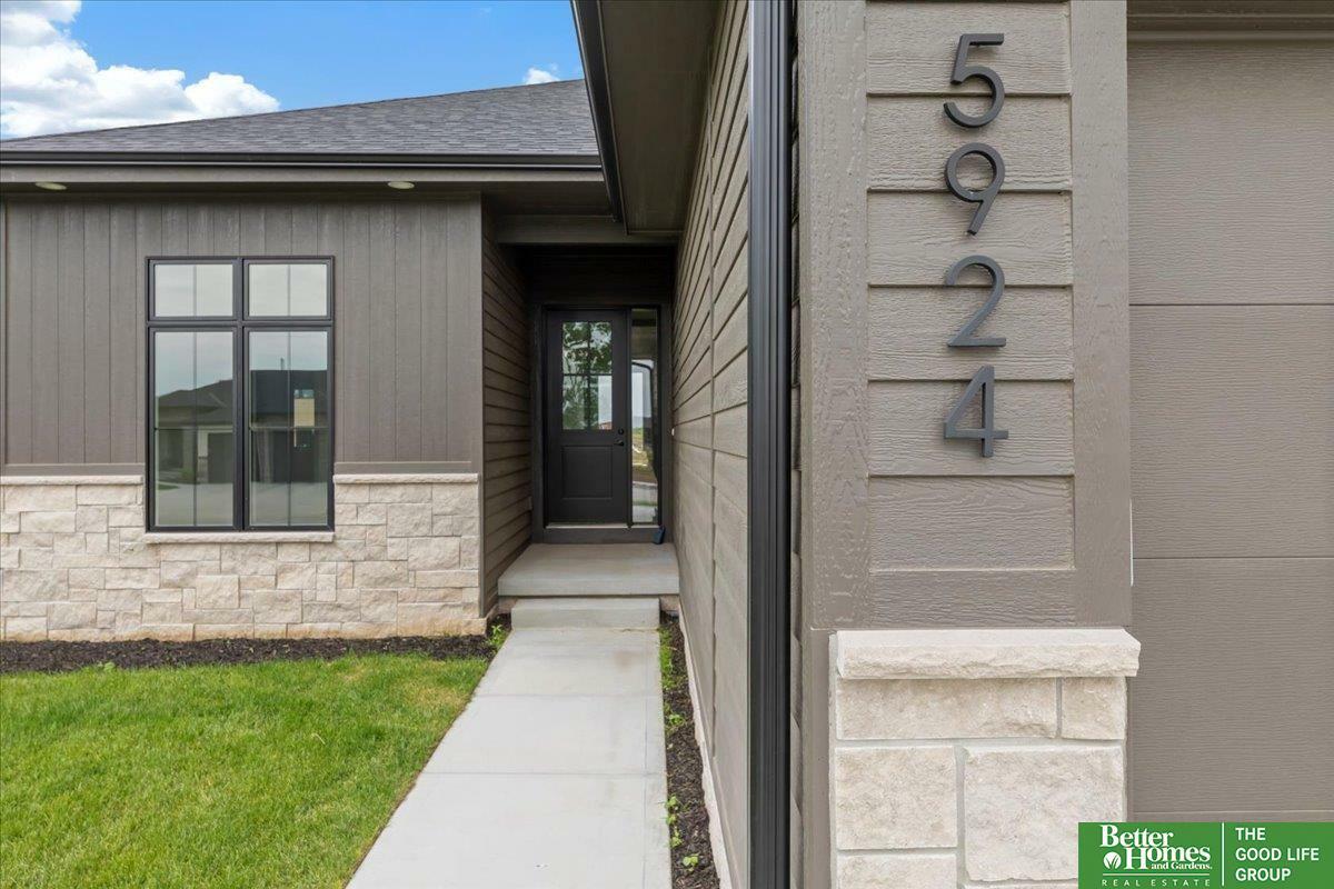 Property Photo: 5924 N 208 Street NE 68022