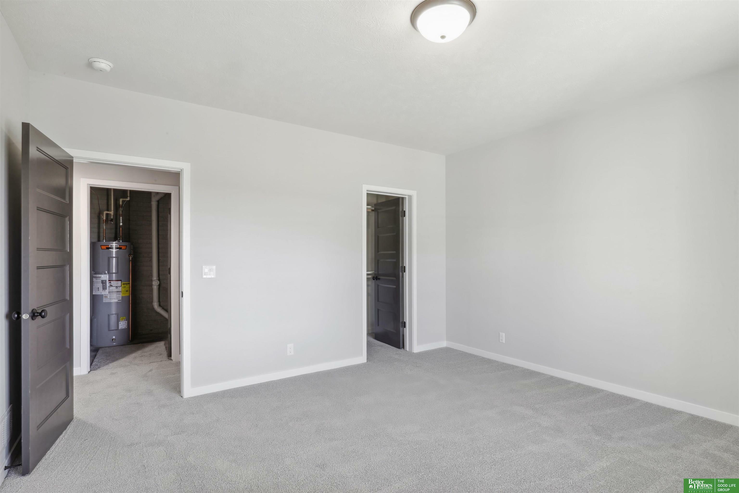 Property Photo: 5516 N 213th Avenue NE 68022