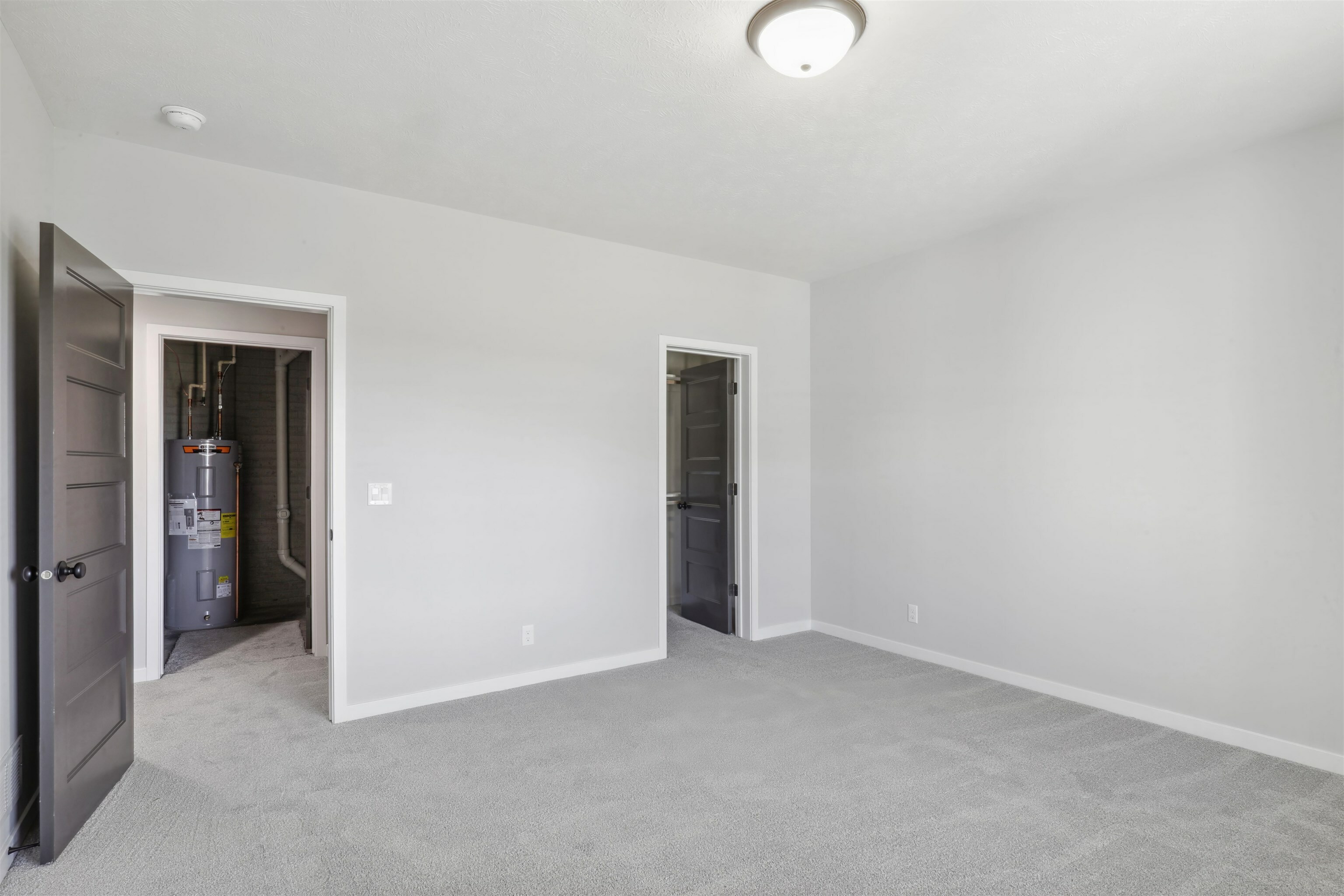 Property Photo: 5516 N 213th Avenue NE 68022