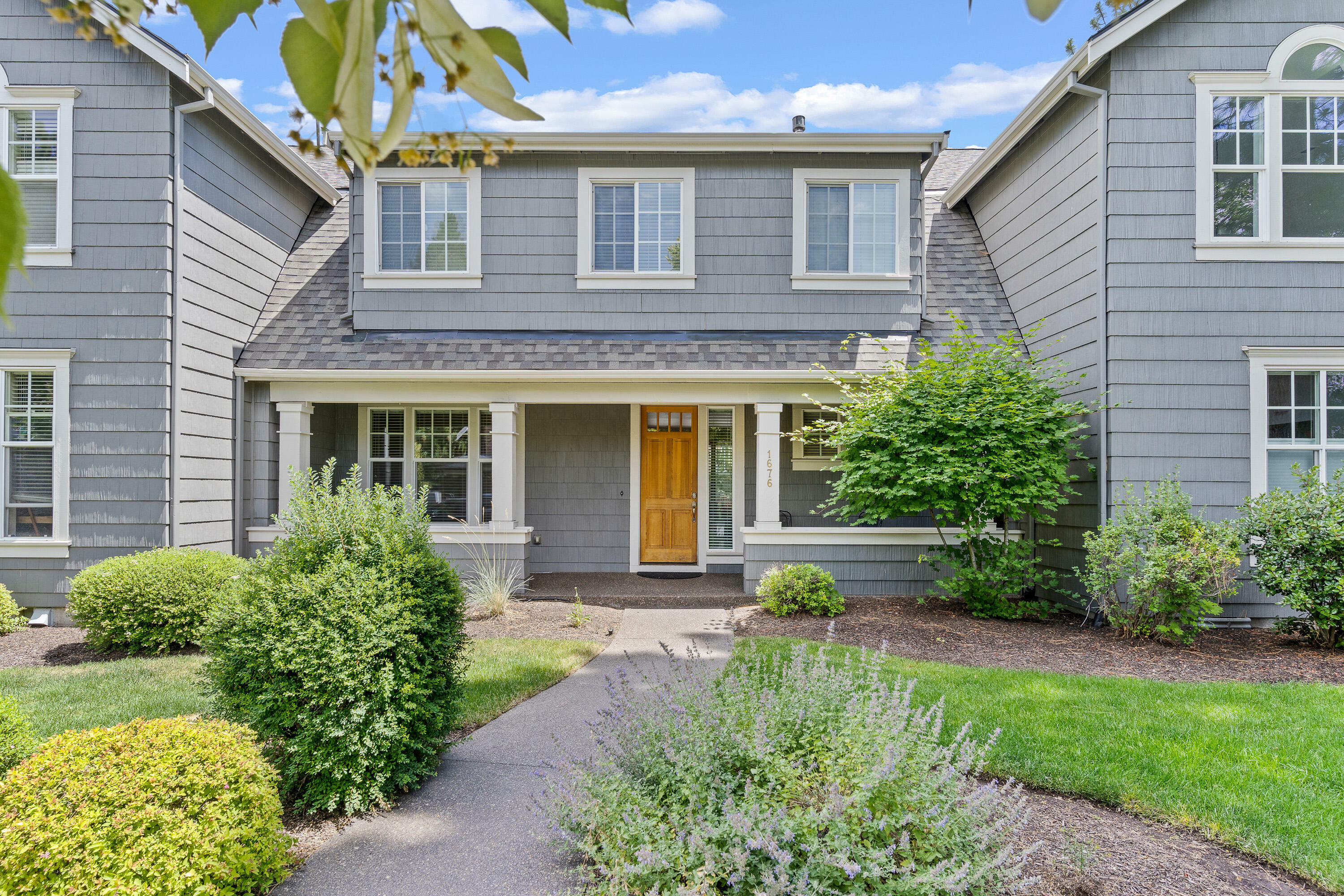 Property Photo: 1676 NW William Clark Street OR 97703