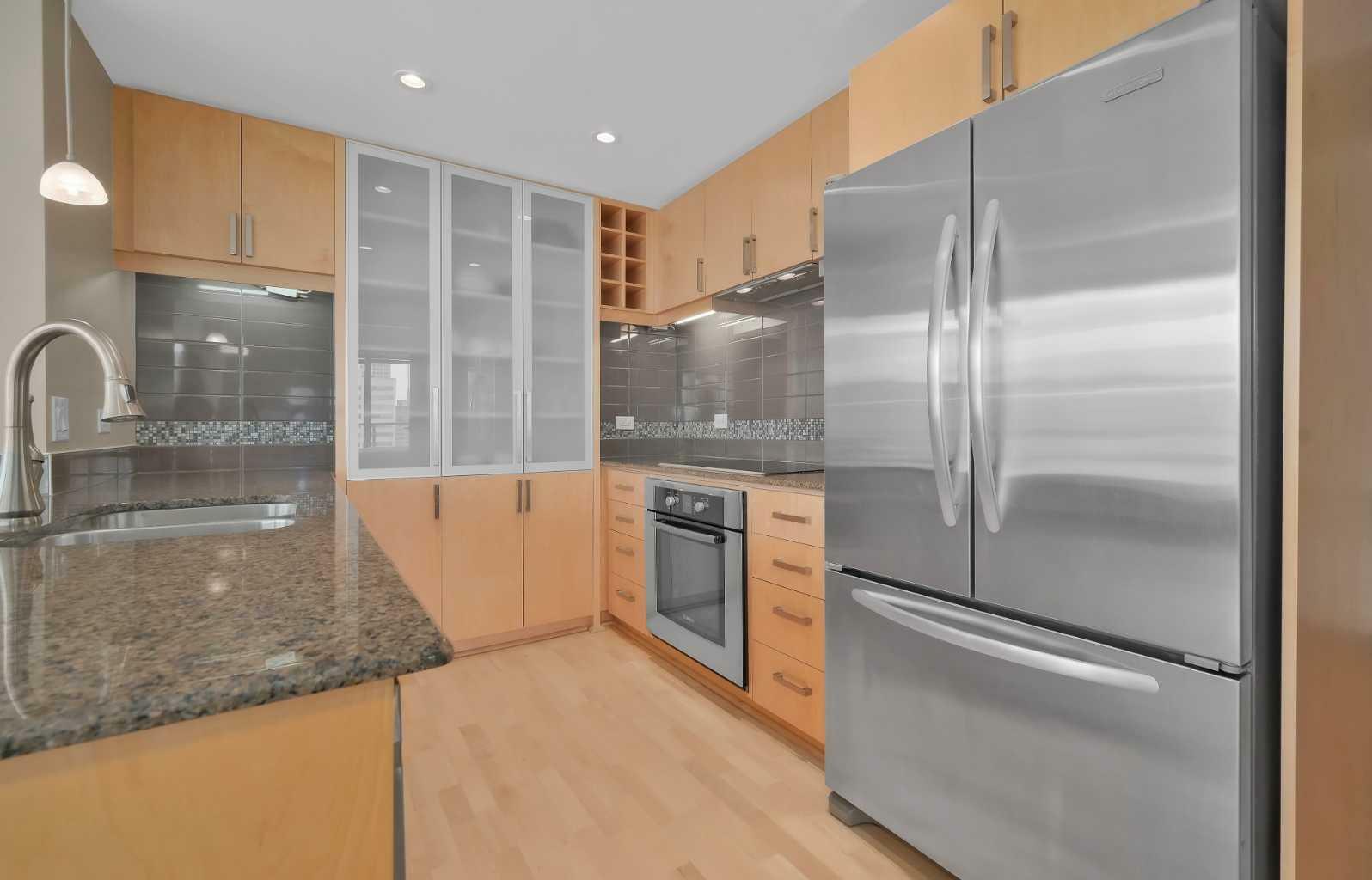 Property Photo: 888 4 Avenue SW 1807 AB T2P 0V2