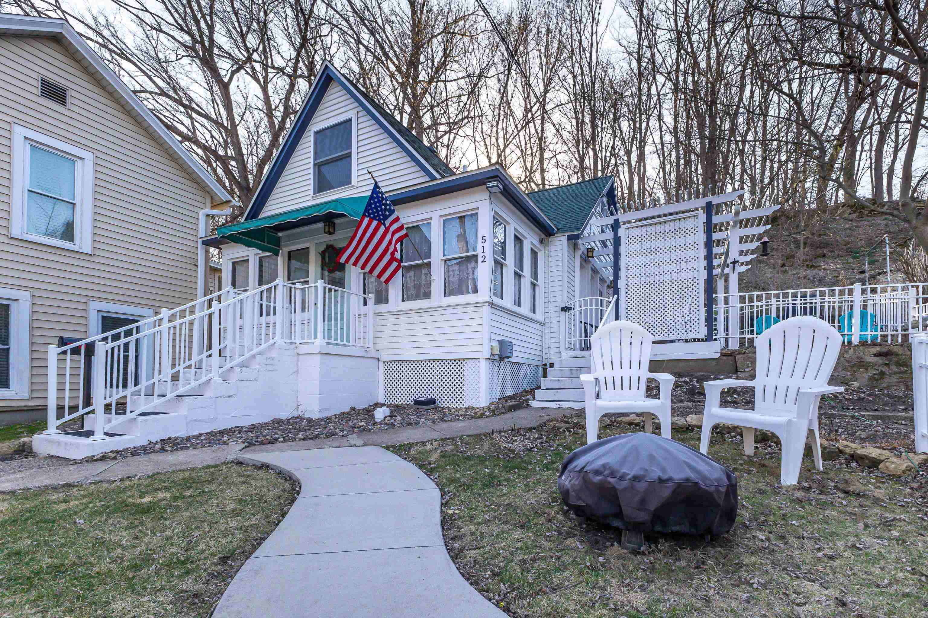 Property Photo: 512 Dewey Avenue IL 61036