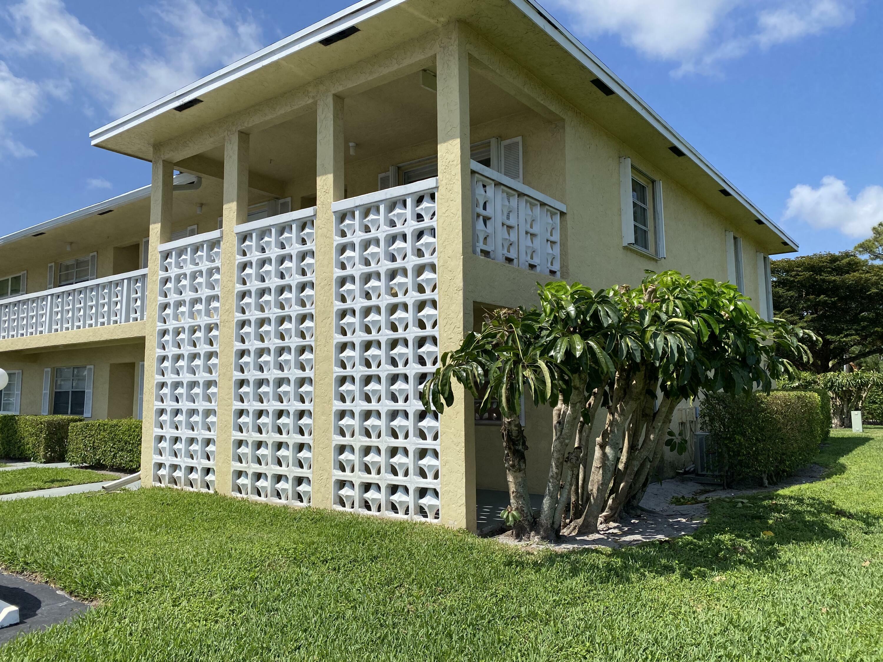 Property Photo: 1121 Cactus Terrace 204 FL 33445
