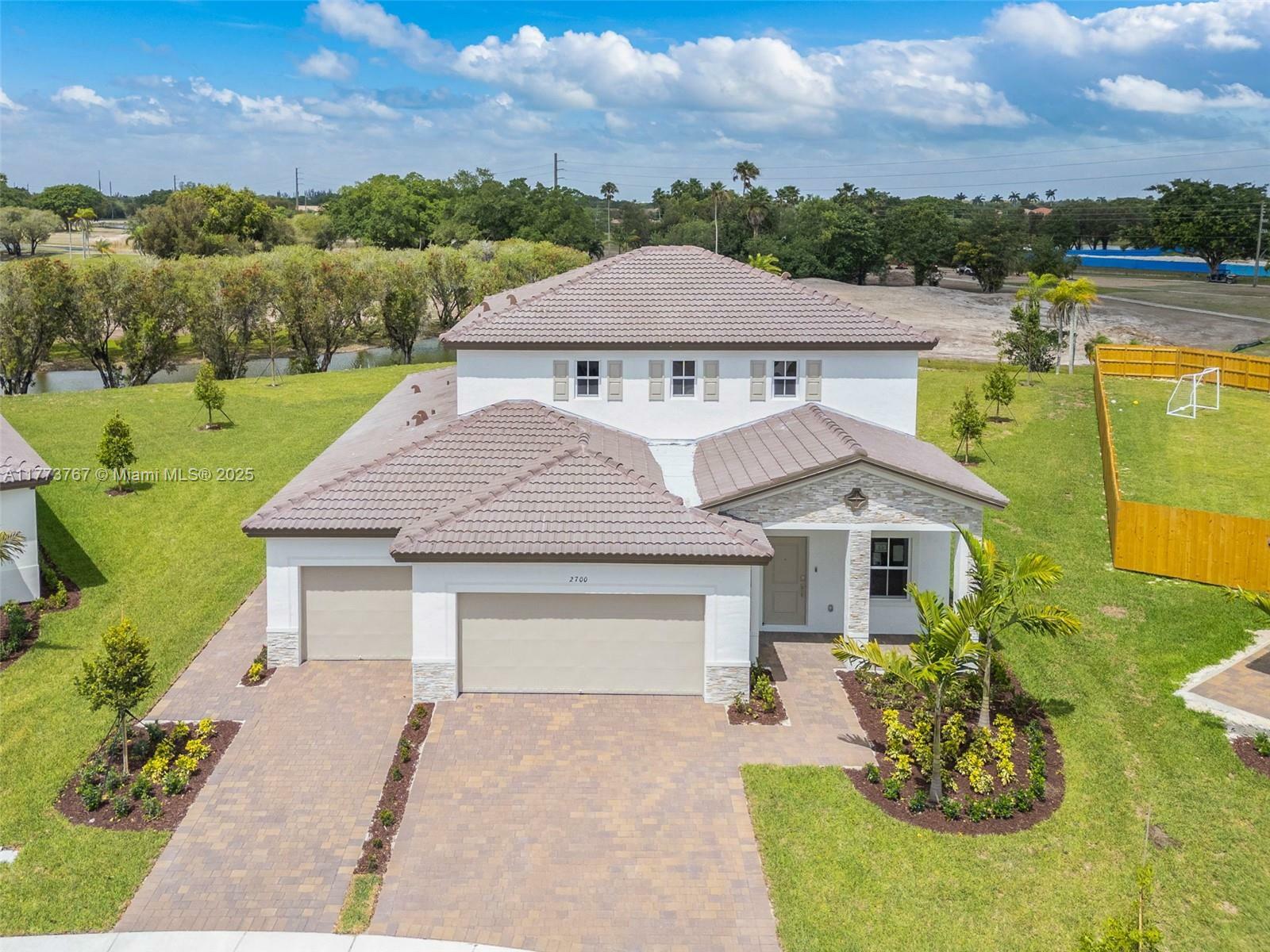 Property Photo: 2700 SE 23 Ave FL 33035