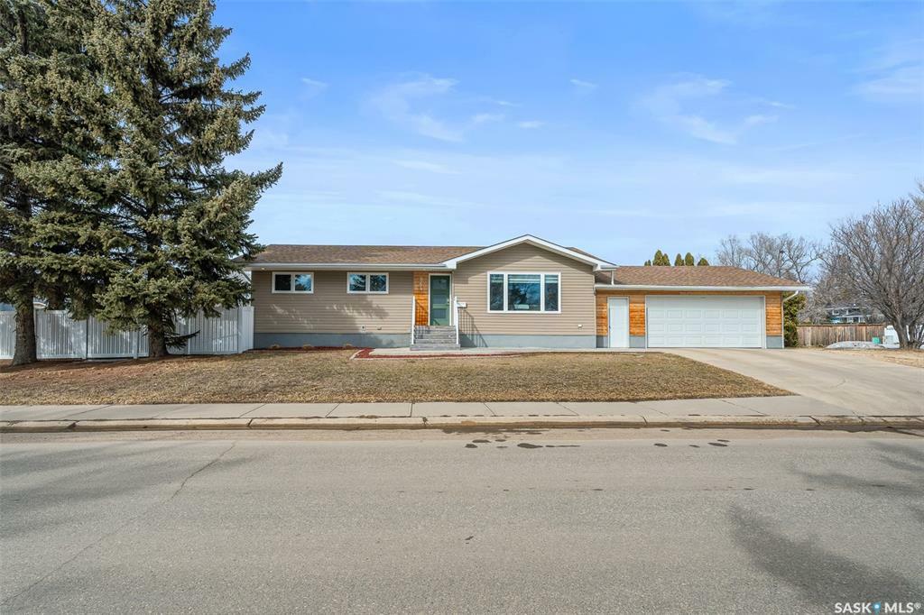 Property Photo: 964 Normandy Drive SK S6H 3G9