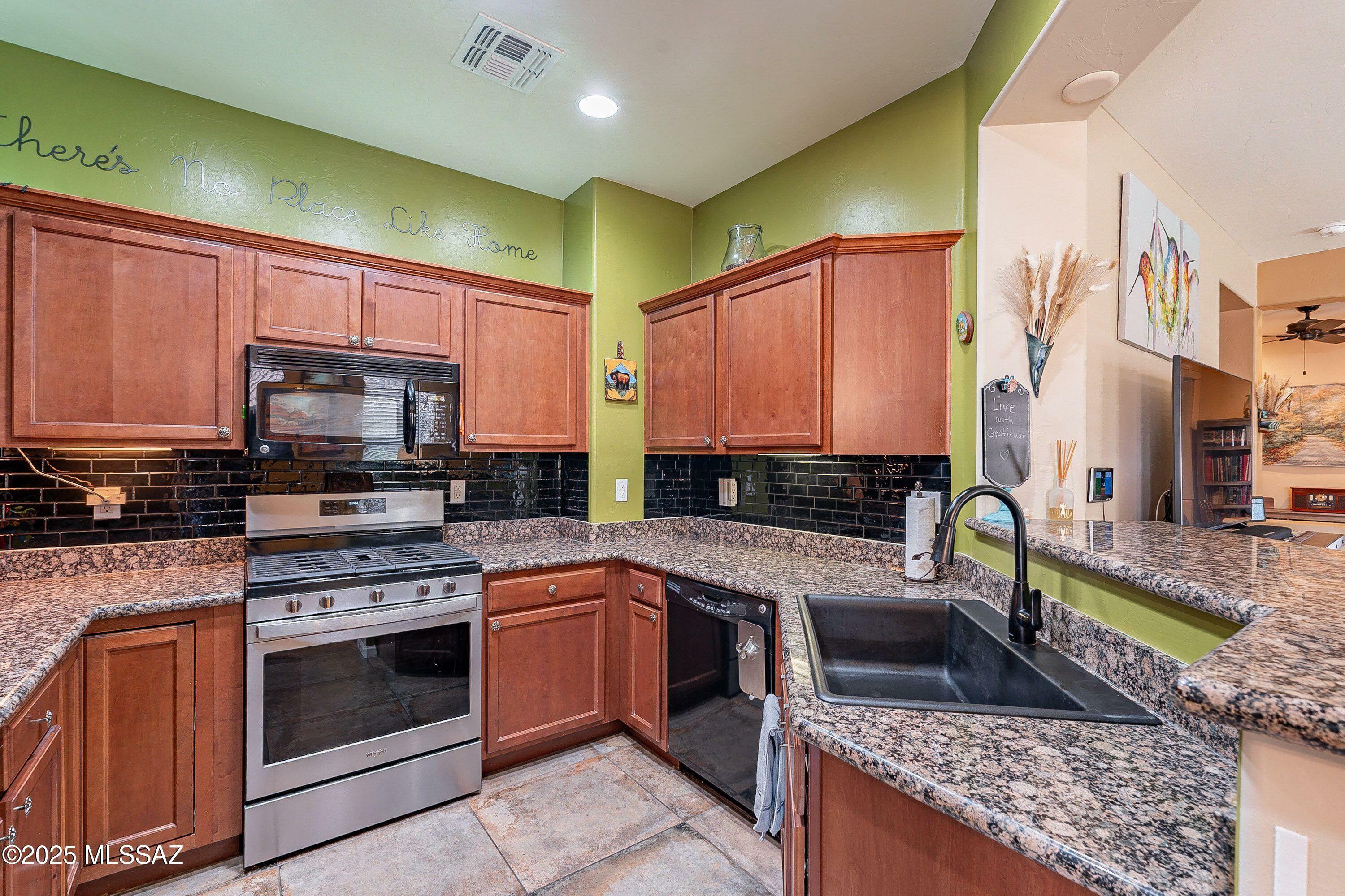 Property Photo: 1037 W Pastora Peak Drive AZ 85614