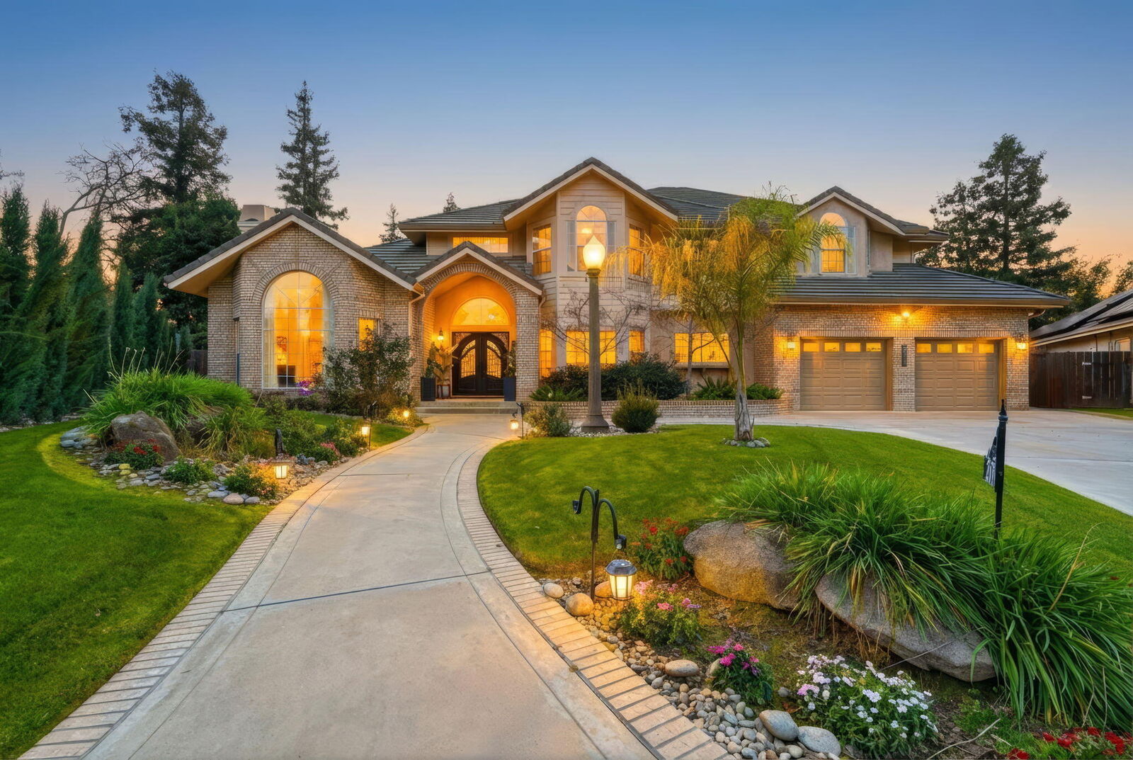 Property Photo:  2511 E Harter Court  CA 93292 