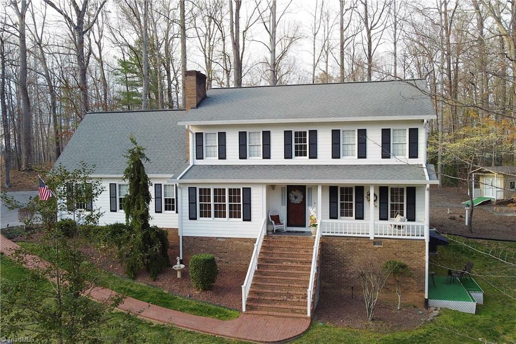 Property Photo: 305 Old Farms Road NC 28697