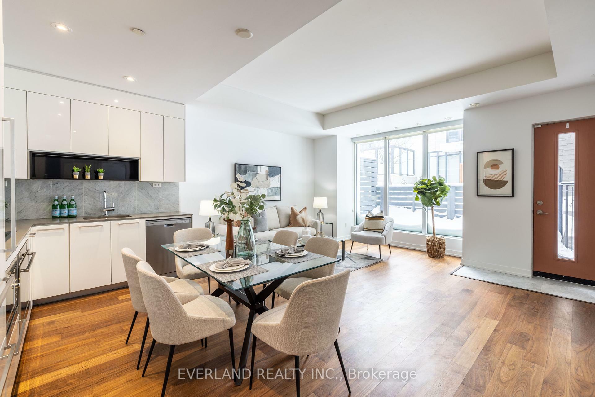 Property Photo: 113 McMahon Drive Th17 ON M2K 0E5