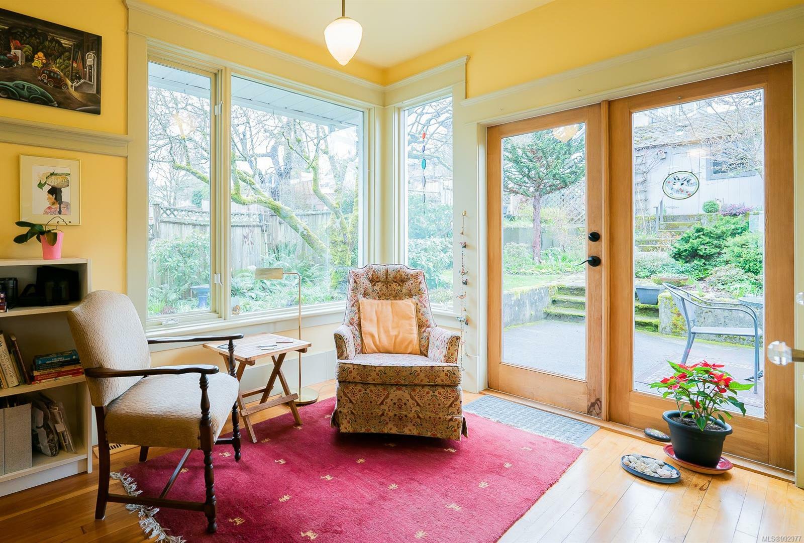 Property Photo: 351 Milton St BC V9R 2K8